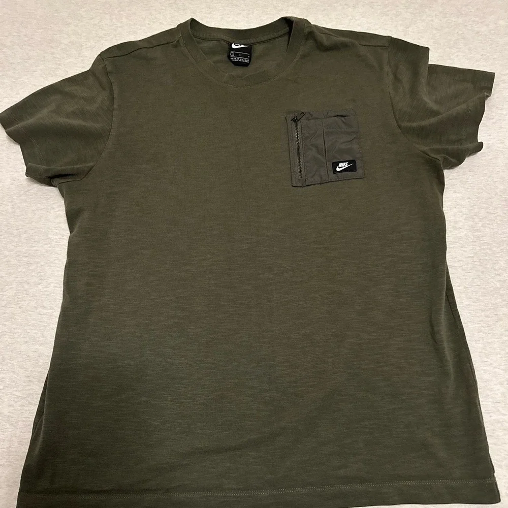 Nike Men's‎ Dark Green Pocket Tee